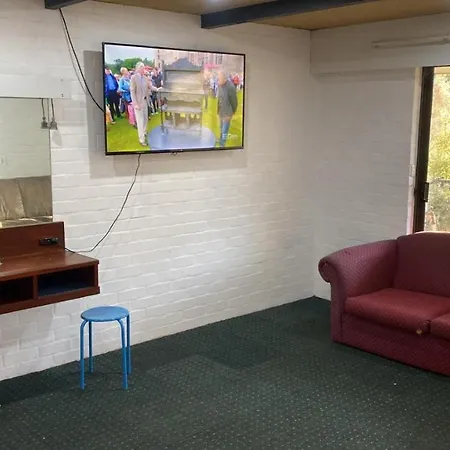 Pemberton Hostel - Note - Go To Gloucester Motel Reception For Check In - Backpackers 88 Days Farm Work Available In The Manjimup And Pemberton Region-3